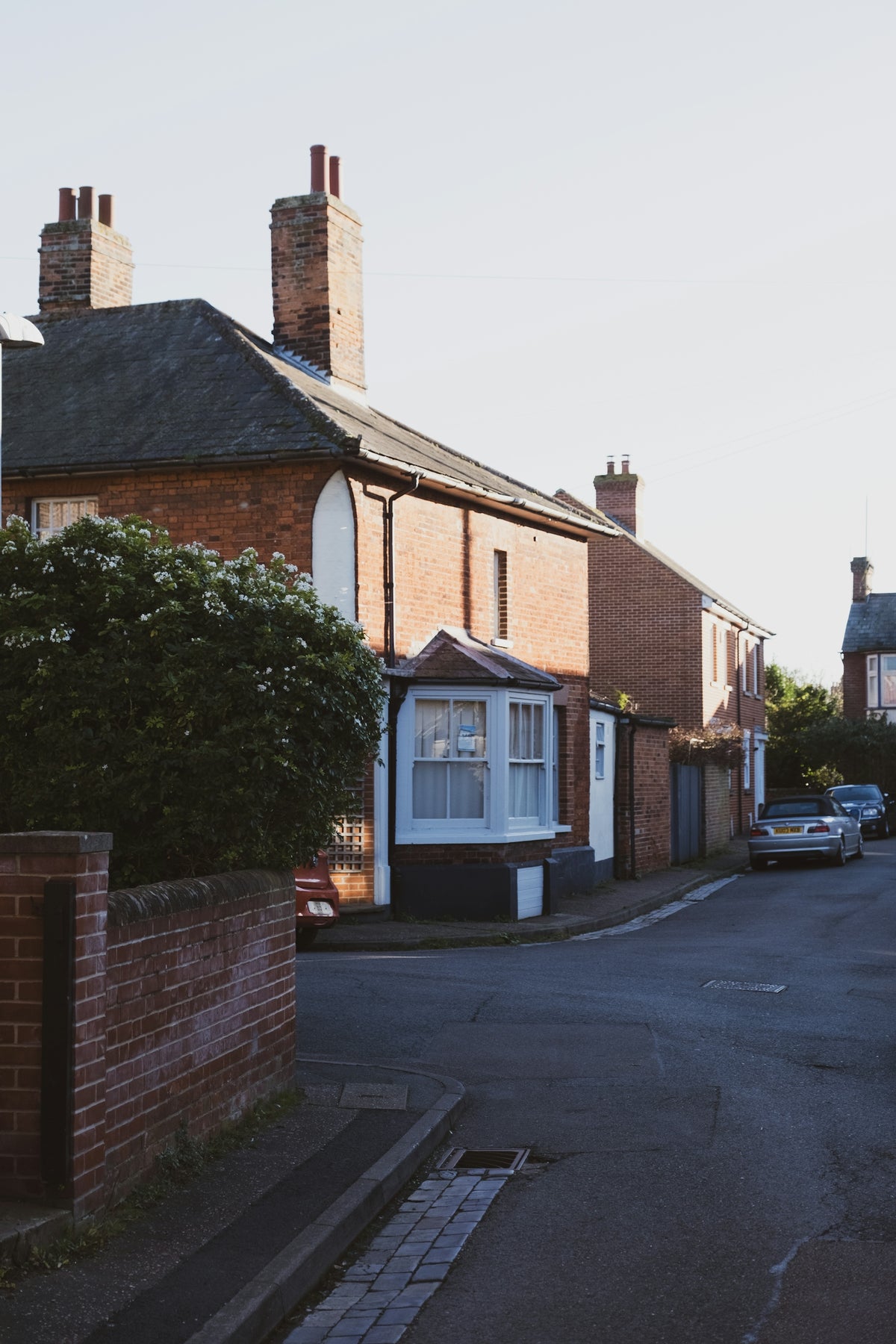 A street with a few cars parked on the side of it